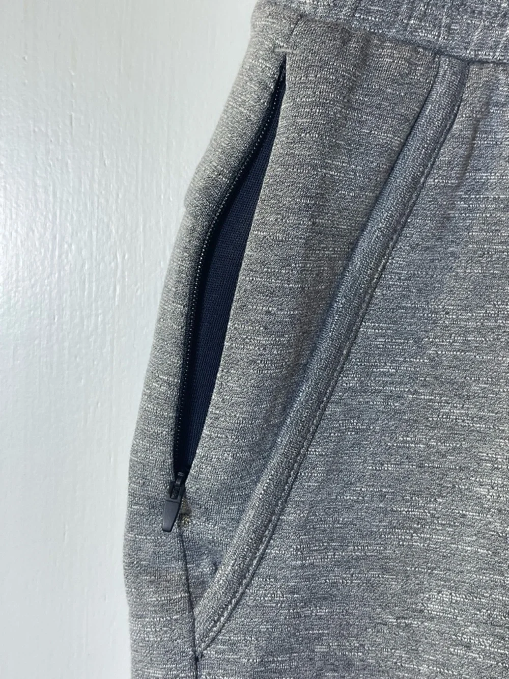 Men’s America Eagle 24/7 Gray Jogger Short Above the Knee size M